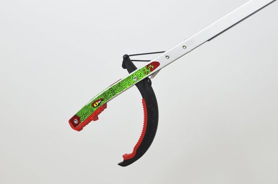 The Helping Hand Company LP1227IB Graptor Children's Litter Picker, Red/Silver, 27-Inch - Image 3