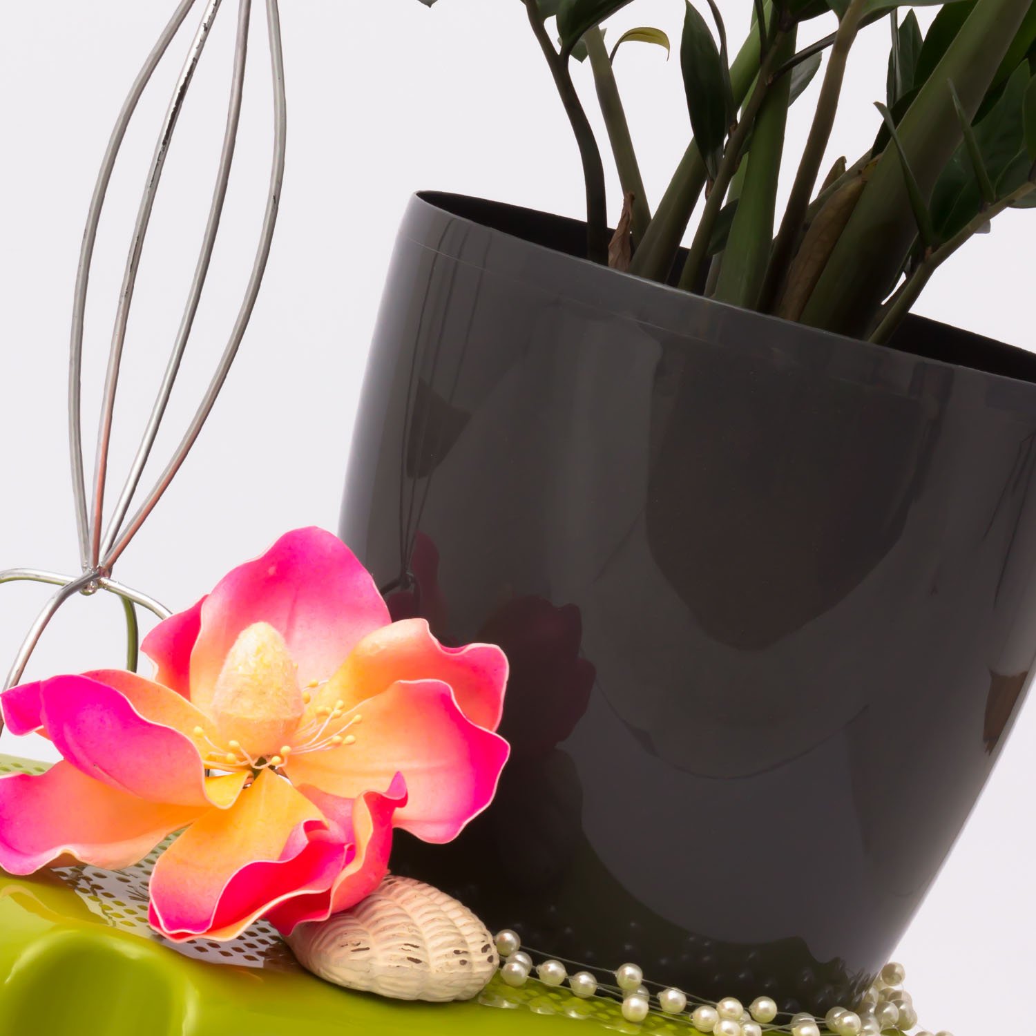 Graphite 2XL size COUBI ROUND plastic planter pot, 19 litre, 7 colours - Image 4