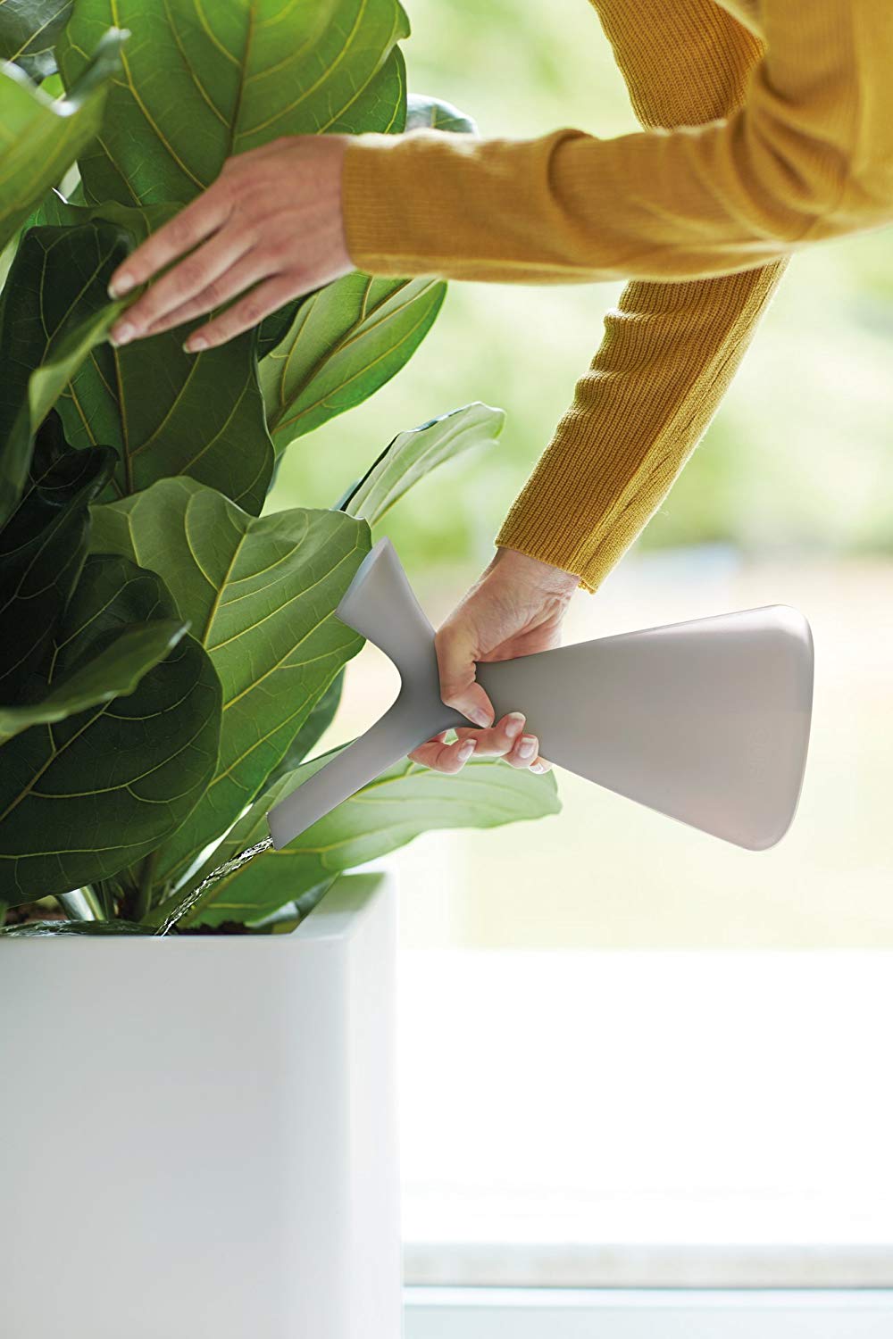 Elho Plunge Watering Can 20 - Watering Can for Indoor & Accessories - Ø 15.0 x H 29.5 cm - Black/Living Black - Image 4
