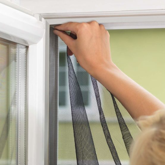 tesa TE55915-00021-00 Malla Comfort para ventanas 1,7mx1,8m Negra, Standard - Image 3