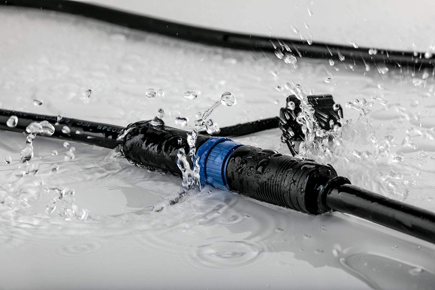 Paulmann 93994 Outdoor Plug & Shine Cable IP68 1m 1 in-3out 2x1,5qmm Black Plastic, 100 x 1.5 x 1.5 cm - Image 4