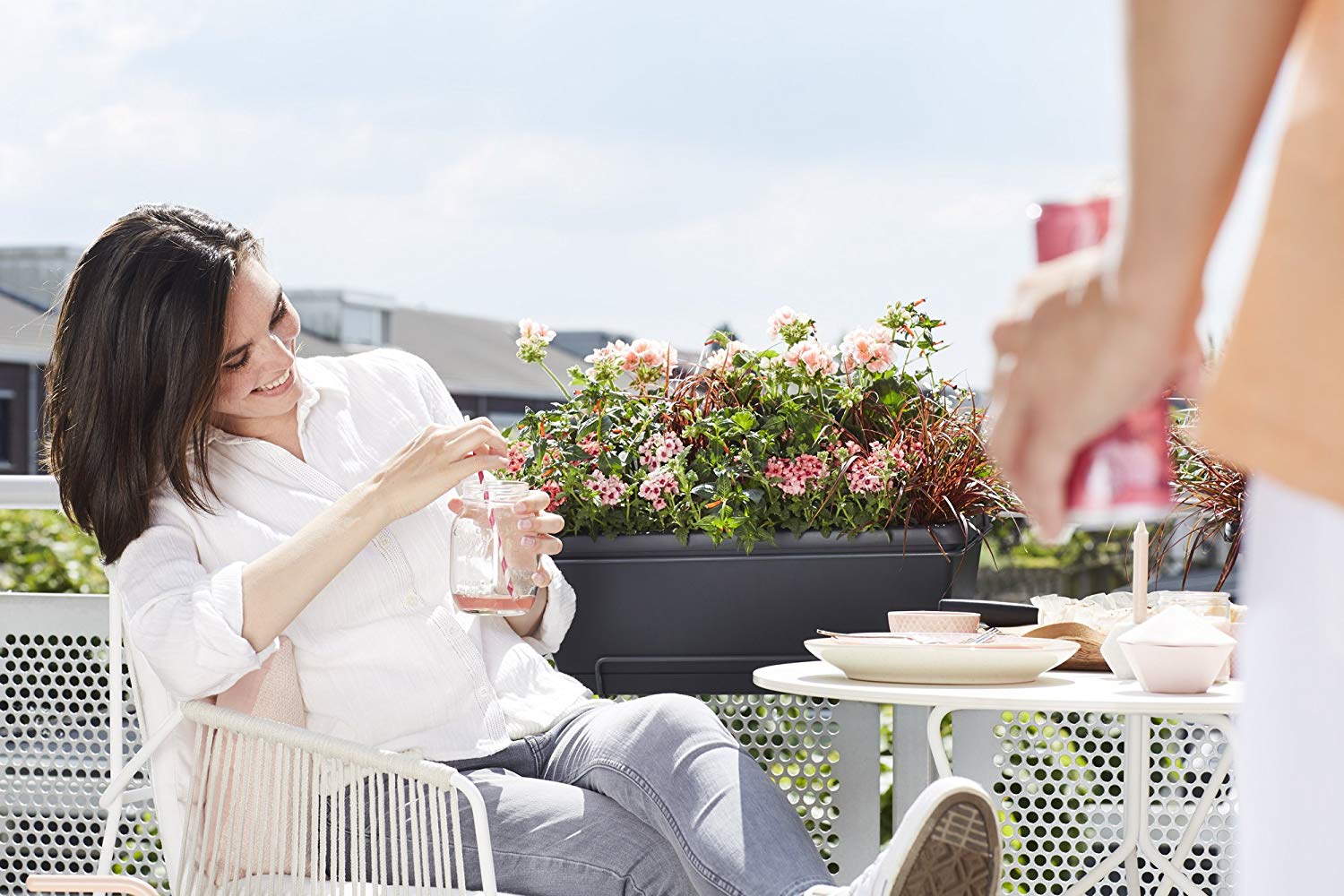 elho Barcelona Xl Allin1 55 - Planter for Balcony & Outdoor - Ø 54.5 x H 23.0 cm - White/White - Image 2