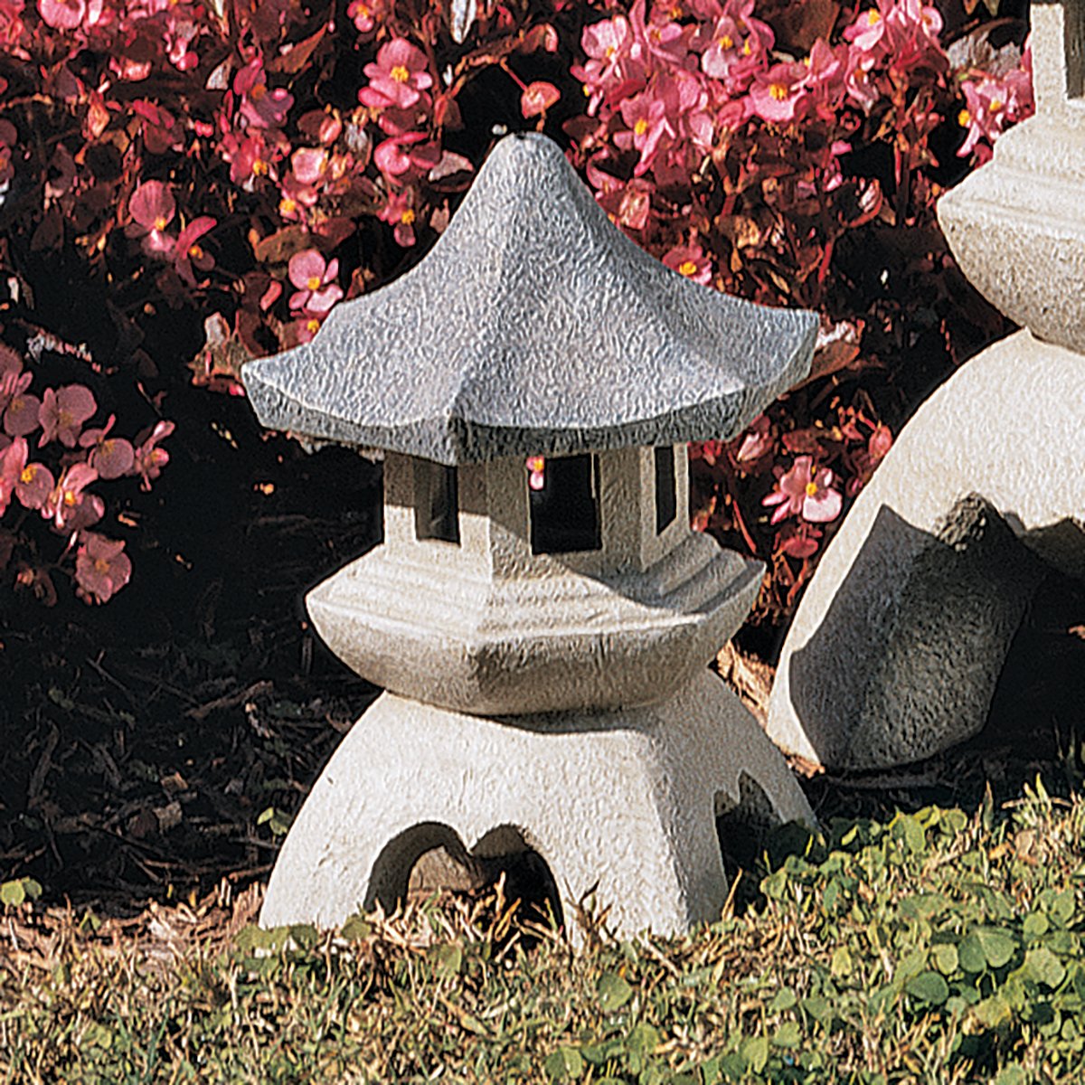 Design Toscano NG29869 Asian Decor Pagoda Lantern Outdoor Statue, Medium 25.5 cm, Polyresin, Two Tone Stone, White - Image 4