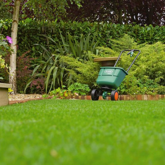 Scotts EasyGreen Rotary spreader, Grass and Lawn Seed Spreader, for easy application of lawn products and grass seed, 290.0 mm*600.0 mm*330.0 mm - Image 3