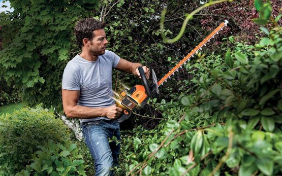 WORX WG284E 36V (40V Max) Dual Battery Cordless 60cm Hedge Trimmer & WG184E 36V (40V MAX) Dual Battery Cordless 33cm Grass Trimmer - Image 4