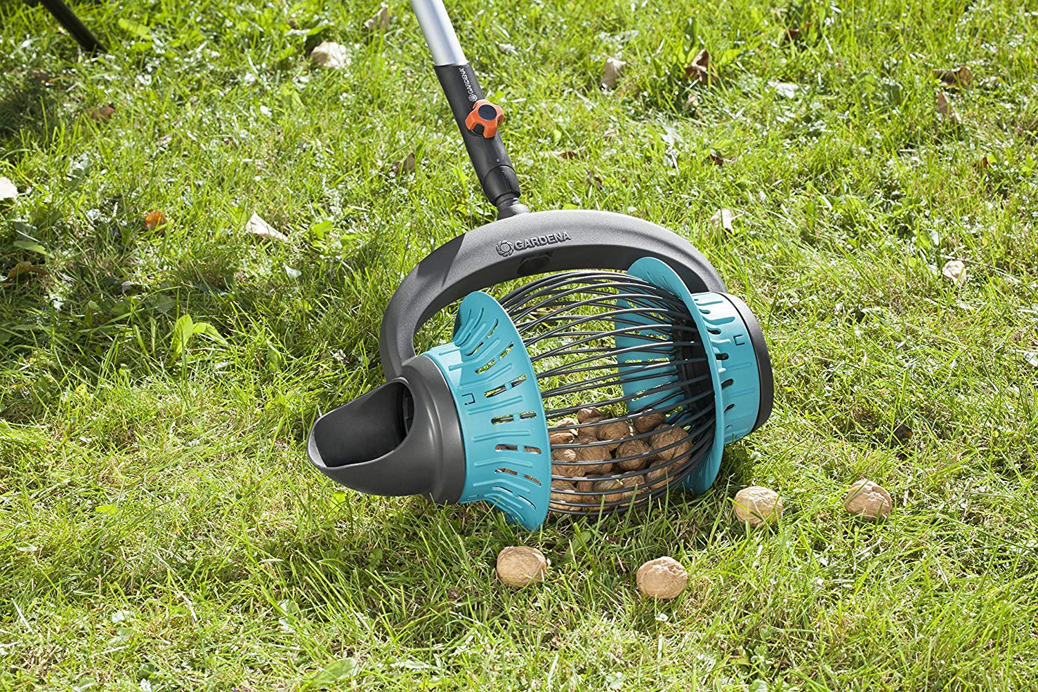 Gardena combisystem Fruit Collector: The fruit collector for picking up fruit of about 4 to 9 cm without bending over, convenient emptying - Image 3