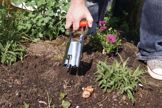 Connex FLOR42770 Automatic Flower Bulb Planter, Silver/red - Image 4