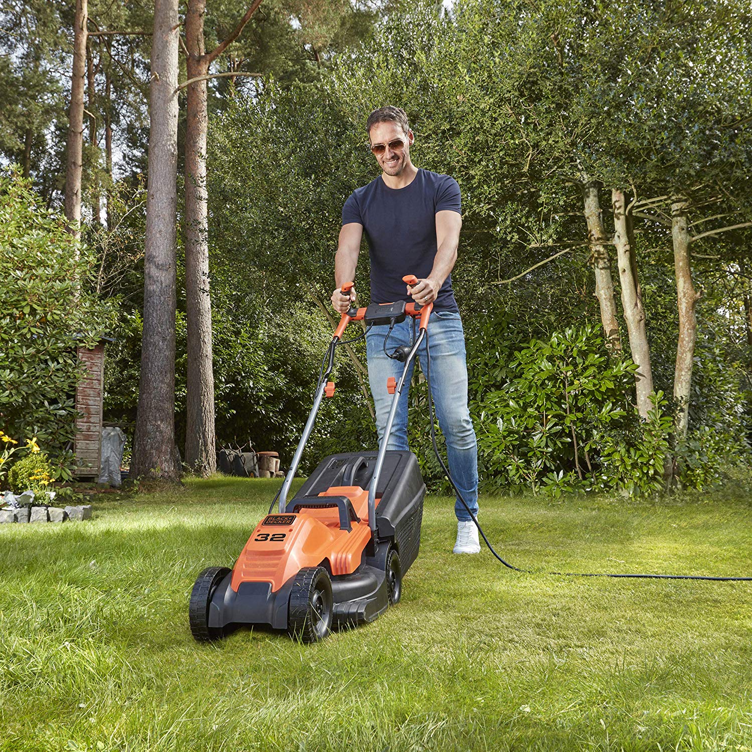 BLACK + DECKER BEMW451BH-GB Lawn Mower with Bike Handle, 1200 W, 240 V, Black, 32 cm - Image 3
