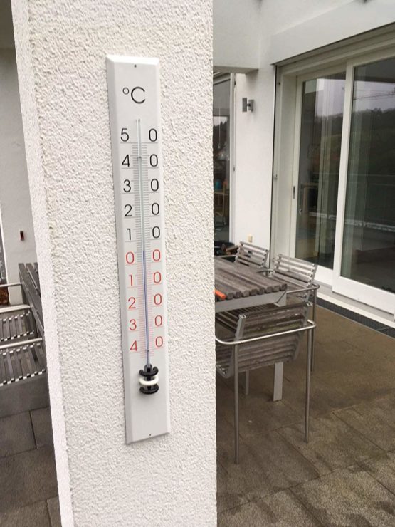 TFA Dostmann large indoor/outdoor thermometer, white, 20X4 cm (Pack of 3 ) - Image 2
