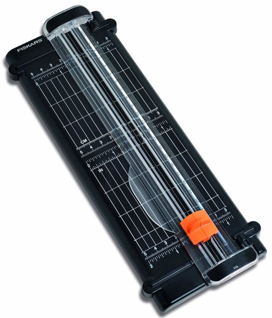 Fiskars A5 Recycled SureCut Personal Paper Trimmer 22 cm, With Stainless Steel Blade, Environmentally Friendly, 1004723 - Image 3
