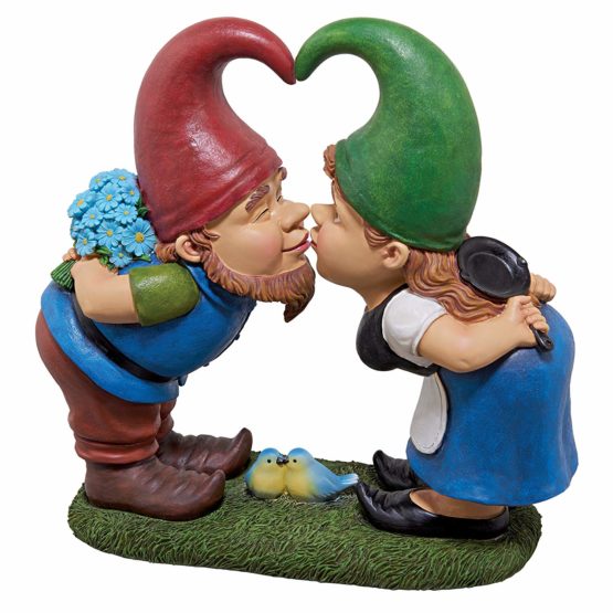 Design Toscano QM2796400 Garden Gnome Statue - Kiss and Tell Lover Gnomes - Lawn Gnome