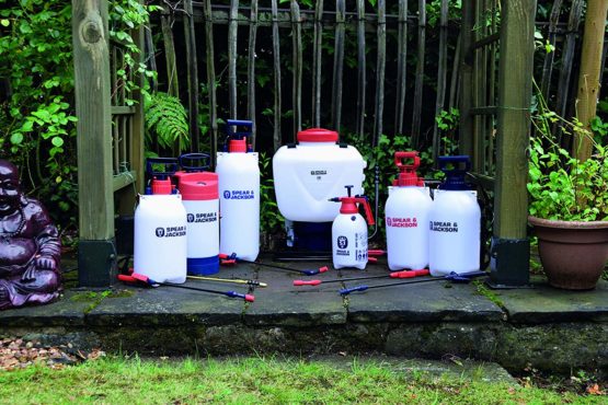 Spear and Jackson 8LPAPS 8 Litre Pump Action Pressure Sprayer - Image 3