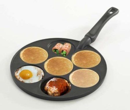 Nordic Ware Scandinavian Silver Dollar Pancake Pan, Cast-Aluminium Pancake Frying Pan, Pancake Pan for 7 Pancakes, Mini Pancake Maker - Black - Image 4