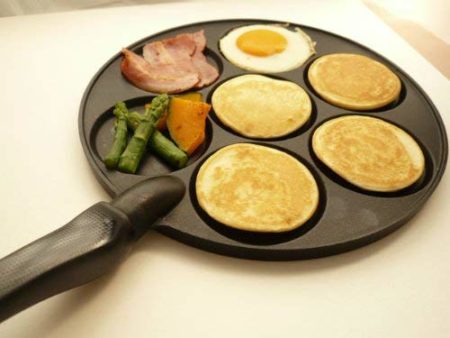 Nordic Ware Scandinavian Silver Dollar Pancake Pan, Cast-Aluminium Pancake Frying Pan, Pancake Pan for 7 Pancakes, Mini Pancake Maker - Black - Image 3