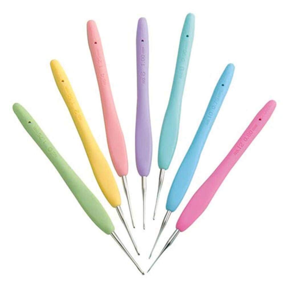 Clover Amour Crochet Hook: 1.50mm, Yellow, 1.5 - Image 2