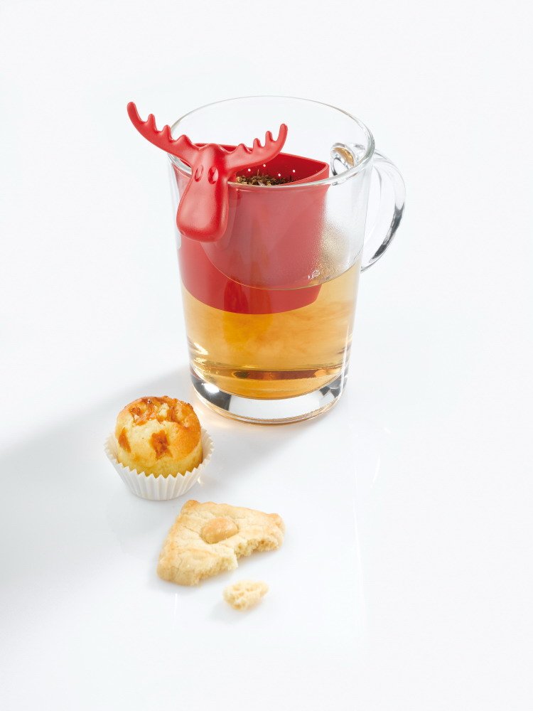 koziol Tea Strainer Rudolf, thermoplastic, Raspberry red, 6.6 x 7.3 x 9 cm, Solid Raspberry Red - Image 3