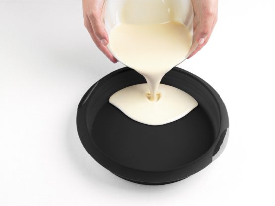 Lékué 2300 ml Round Cake Mould, Black - Image 2