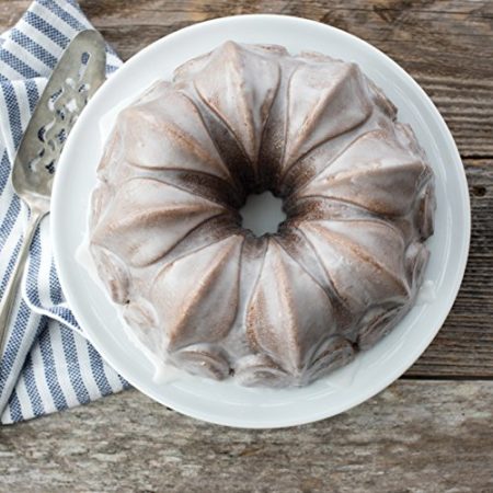 Nordic Ware Fleur De Lis Bundt Pan, Original Cast Aluminium Bundt Tin, Bundt Cake Tin with Majestic Pattern, Cake Mould Made in the USA, Colour: Toffee - Image 3