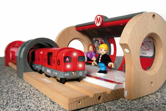 BRIO World Metro Train Set for Kids Age 3 Years Up - Compatible with all BRIO Railway Sets & Accessories - Image 4