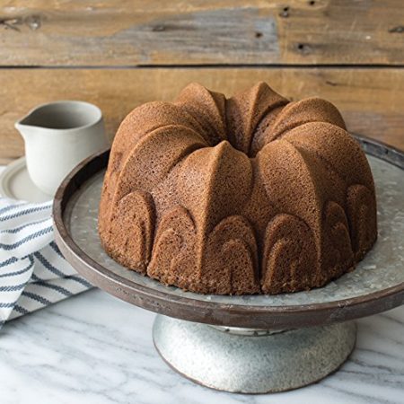 Nordic Ware Fleur De Lis Bundt Pan, Original Cast Aluminium Bundt Tin, Bundt Cake Tin with Majestic Pattern, Cake Mould Made in the USA, Colour: Toffee - Image 4