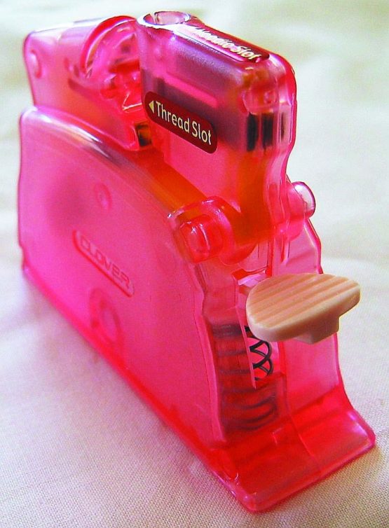 clover Desk Needle Threader: Pink, 1 - Image 3