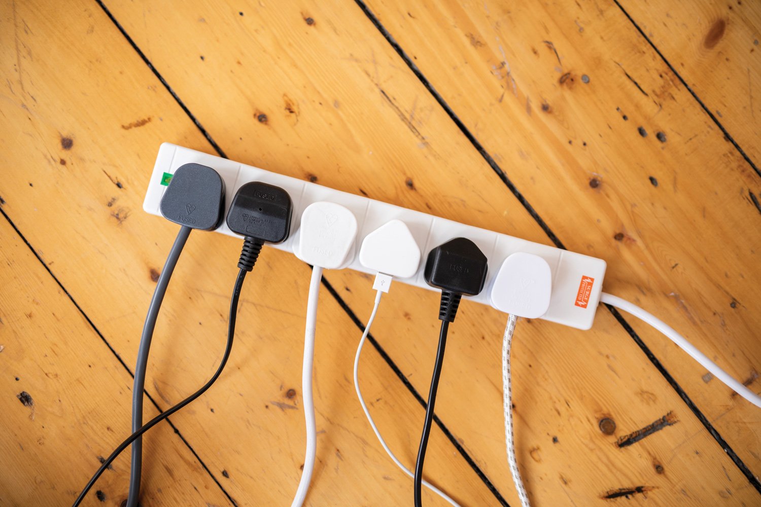 Mercury 6 Gang Extension Lead with Surge Protection 2 Metre BigaMart