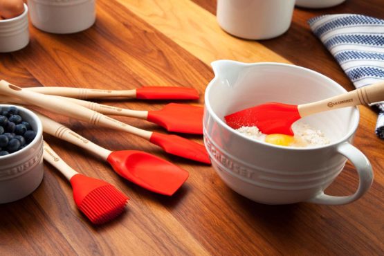 Le Creuset Small Silicone Spatula With Wooden Handle and Removable Silicone Head, Cerise - Image 4