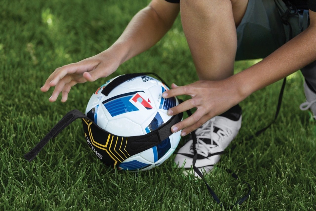 SKLZ Star-Kick Soccer Trainer, Maximise Touches and Improve Skills, Adjustable Neoprene Glove, Durable Cord Up to 5.5m