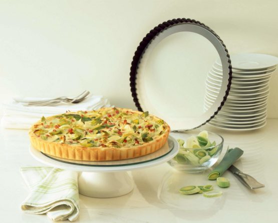 KAISER Quiche Pan with Removable Glass Base Ø 28 cm Crystal Good Non-Stick Coating Scratch-Resistant Glass Removable Base Ready to Serve - Image 3
