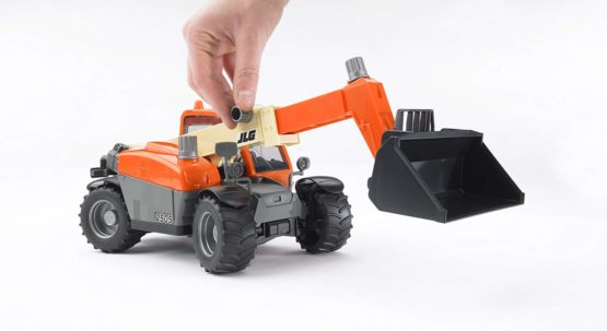 Bruder Pro Series JLG 2505 Telehandler - Image 3