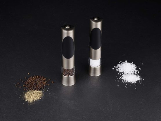 Cole & Mason H90180P Richmond Salt and Pepper Mills | Electronic | Chrome/Acrylic | 215mm | Gift Set | Includes 2 x Electric Salt and Pepper Grinders | Lifetime Mechanism Guarantee - Image 3