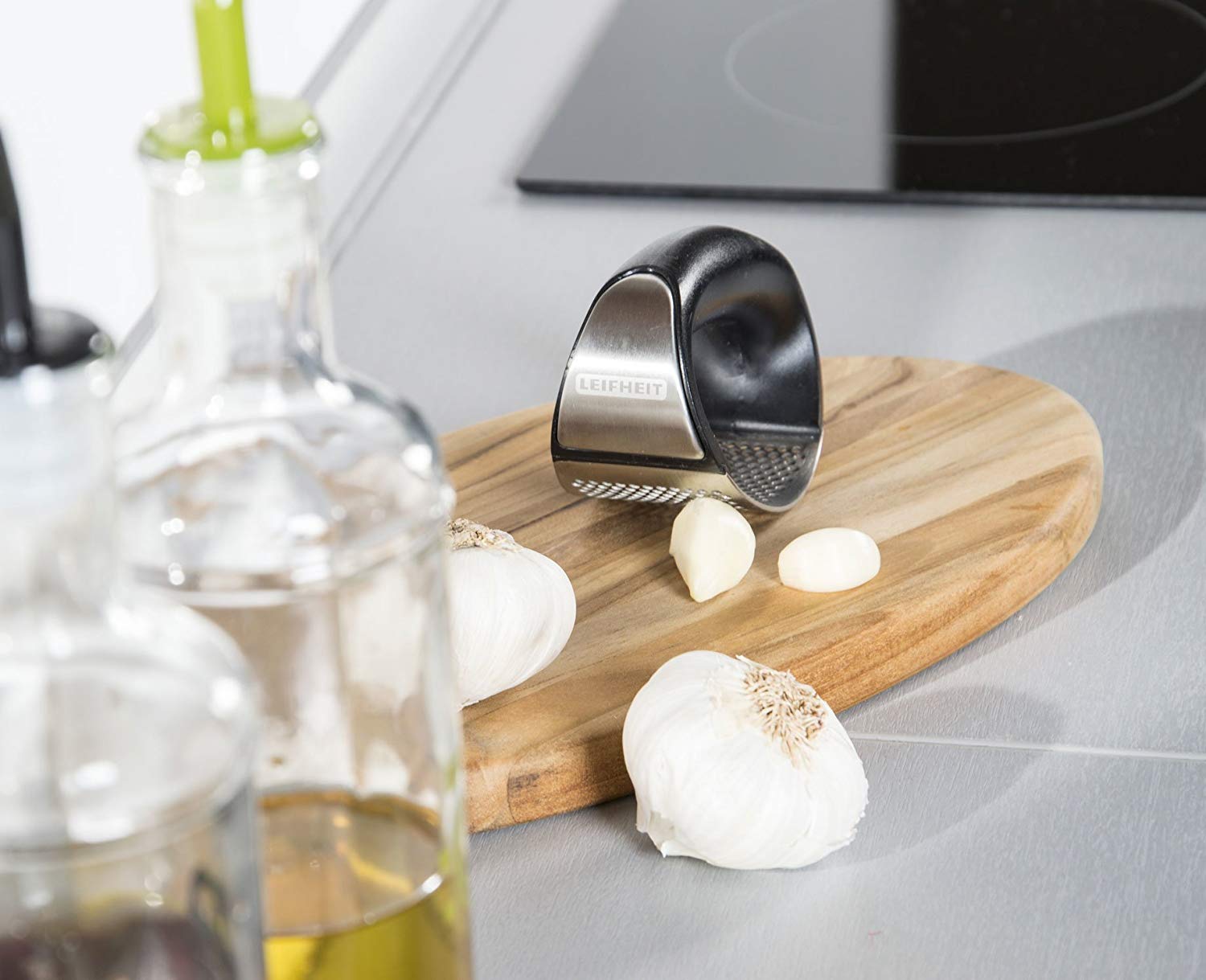 Leifheit Knobi King® Garlic Press, Ginger Crusher, Stainless Steel Garlic Presser, Easy and Quick to Use Roll Action - Image 4