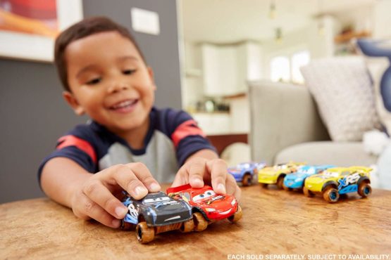 Disney Pixar Cars GBJ39 XRS MUD Racing Cal Weathers, Multicoloured - Image 2