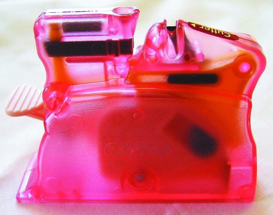 clover Desk Needle Threader: Pink, 1 - Image 4