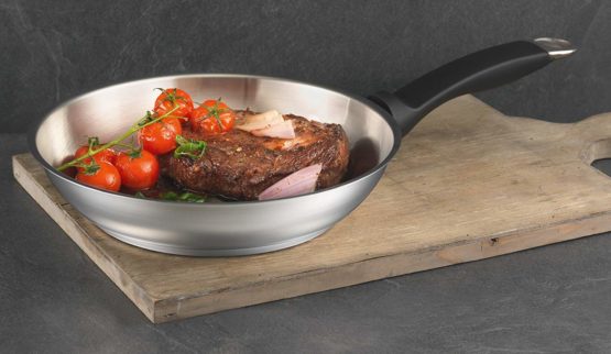 Kuhn Rikon Silver Star Stainless Steel Frying Pan with Waffle Base, 24 cm - Image 4