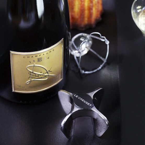 LE CREUSET Champagne and Sparkling Wine Bottle Opener, Screw-Top Cork Remover, Champagne Star, Model SW-100, Black NickeLitre, 59995016000625 - Image 4