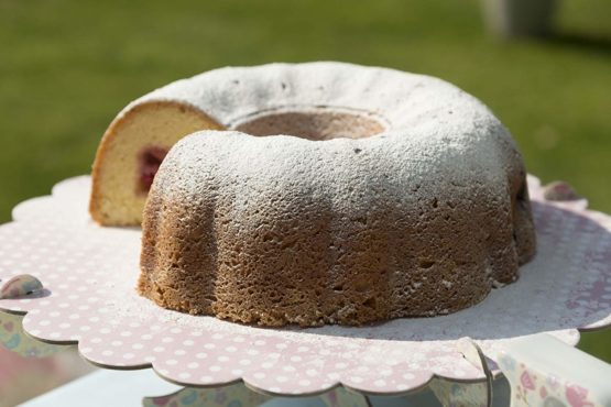 MasterClass FBA_KCMCHB18 27 cm Fluted Ring Cake Tin with PFOA Free Non Stick Coating, Robust 1 mm Thick Carbon Steel, 10.5 Inch Savarin Mould, Grey - Image 2