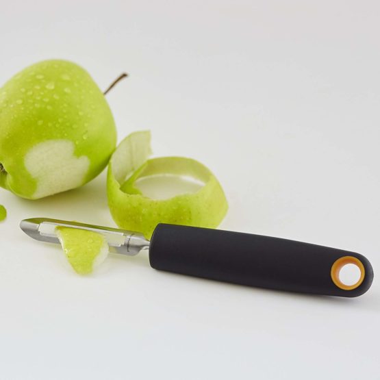 Fiskars Fixed Blade Peeler, Length: 18 cm, Steel/Synthetic Material, Functional Form, Black/Orange, 1014418 - Image 3