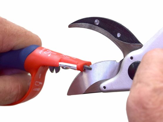 Spear & Jackson 4056BS Razor-Sharp 6-in-1 Blade Sharpener, - Image 2
