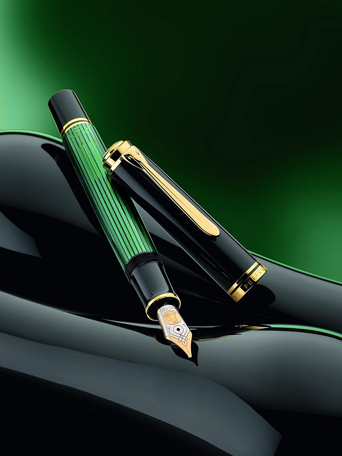 Pelikan Souverän M600 Plunger Fountain Pen - Black/Green, Gold,Green,Black - Image 2