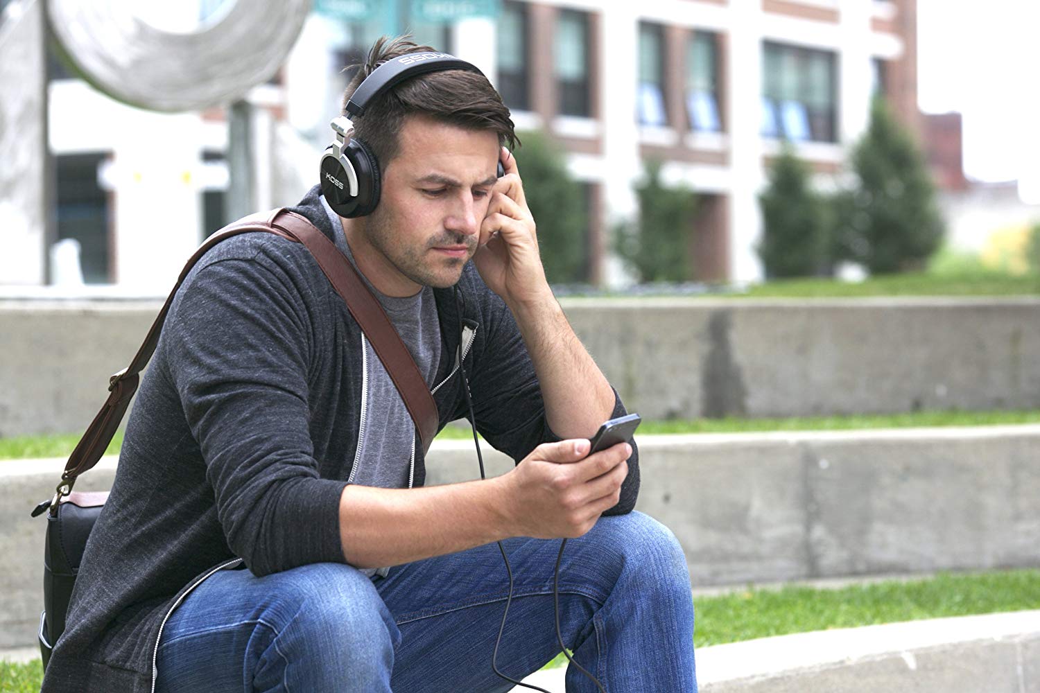 Koss Pro DJ200 Full Size OverEar DJ Headphone with Microphone Black