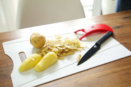 KUHN RIKON "Design Line 2-in-1 Peeler, Plastic, Green - Image 4