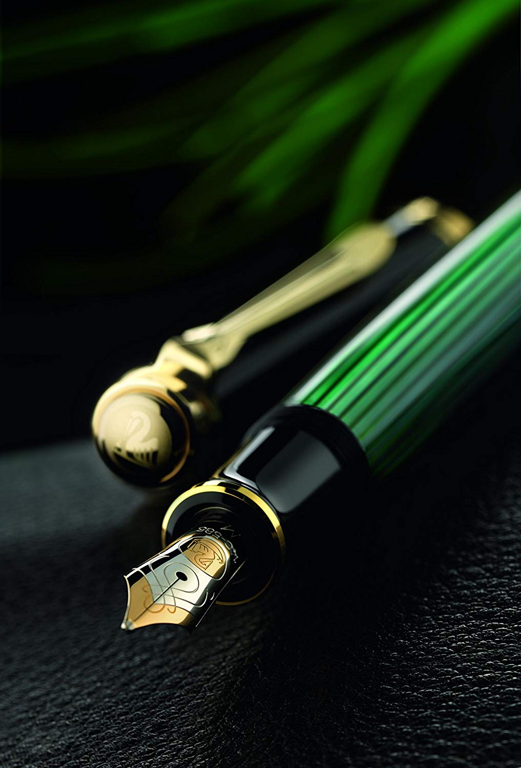 Pelikan Souverän M600 Plunger Fountain Pen - Black/Green, Gold,Green,Black - Image 4