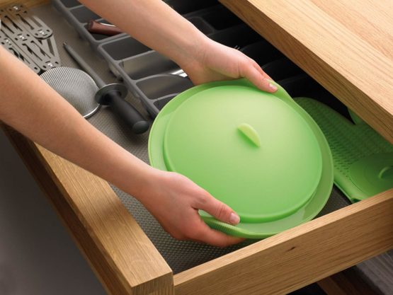 Lékué 3400500V09U008 Fold-Up Steamer Pot 24cm in Green, Platinum Silicone - Image 3