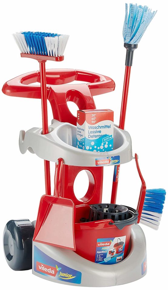 Theo Klein 6721 Vileda broom trolley I The set with robust accessories including mop, bucket, broom and much more. I Dimensions: 36 cm x 46 cm x 53 cm I Toys for children aged 3 and over