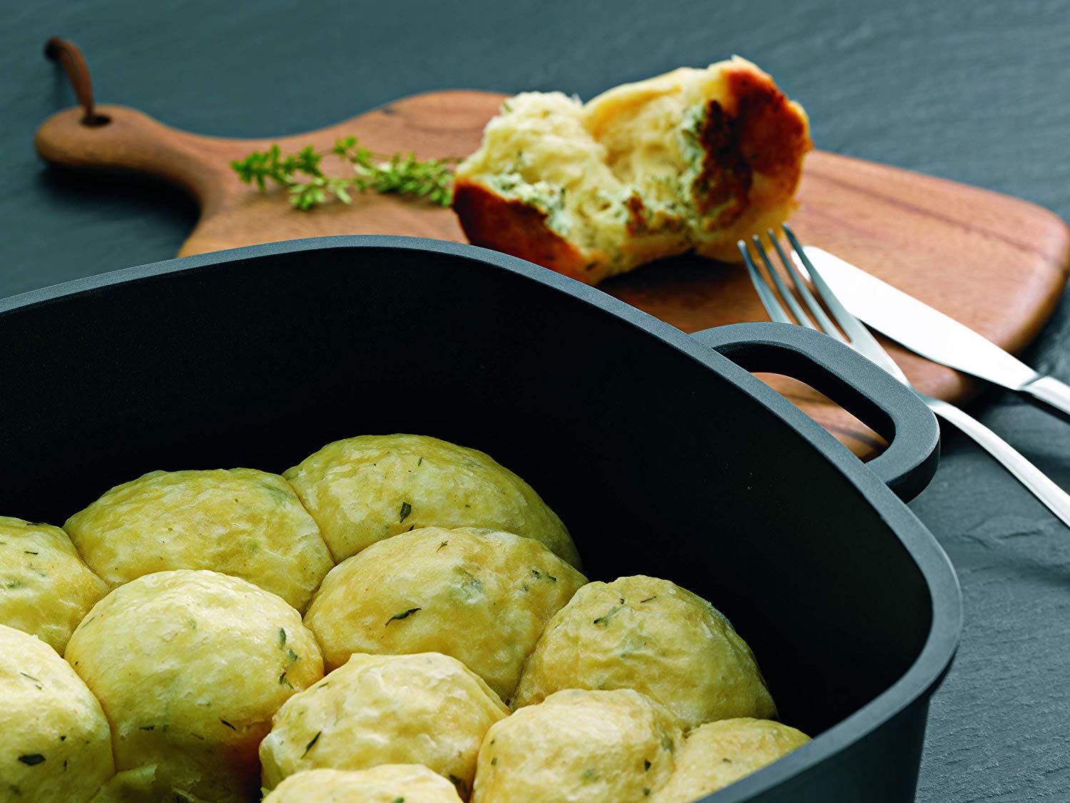 kela braising pan 28 x 28 cm, lid with Aroma knob, Induction Serving pan KERROS, cast Aluminium Coated, Paella pan with high Rim - Image 3