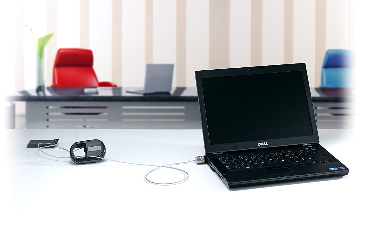 Kensington MicroSaver® Retractable Laptop Lock - Keyed Different, Black - Image 4
