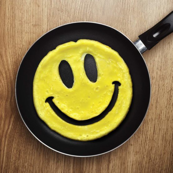 Fred & Friends Crack A Smile Breakfast Mould for Eggs, Pancakes and Omelettes, 2.5 cm - Image 2