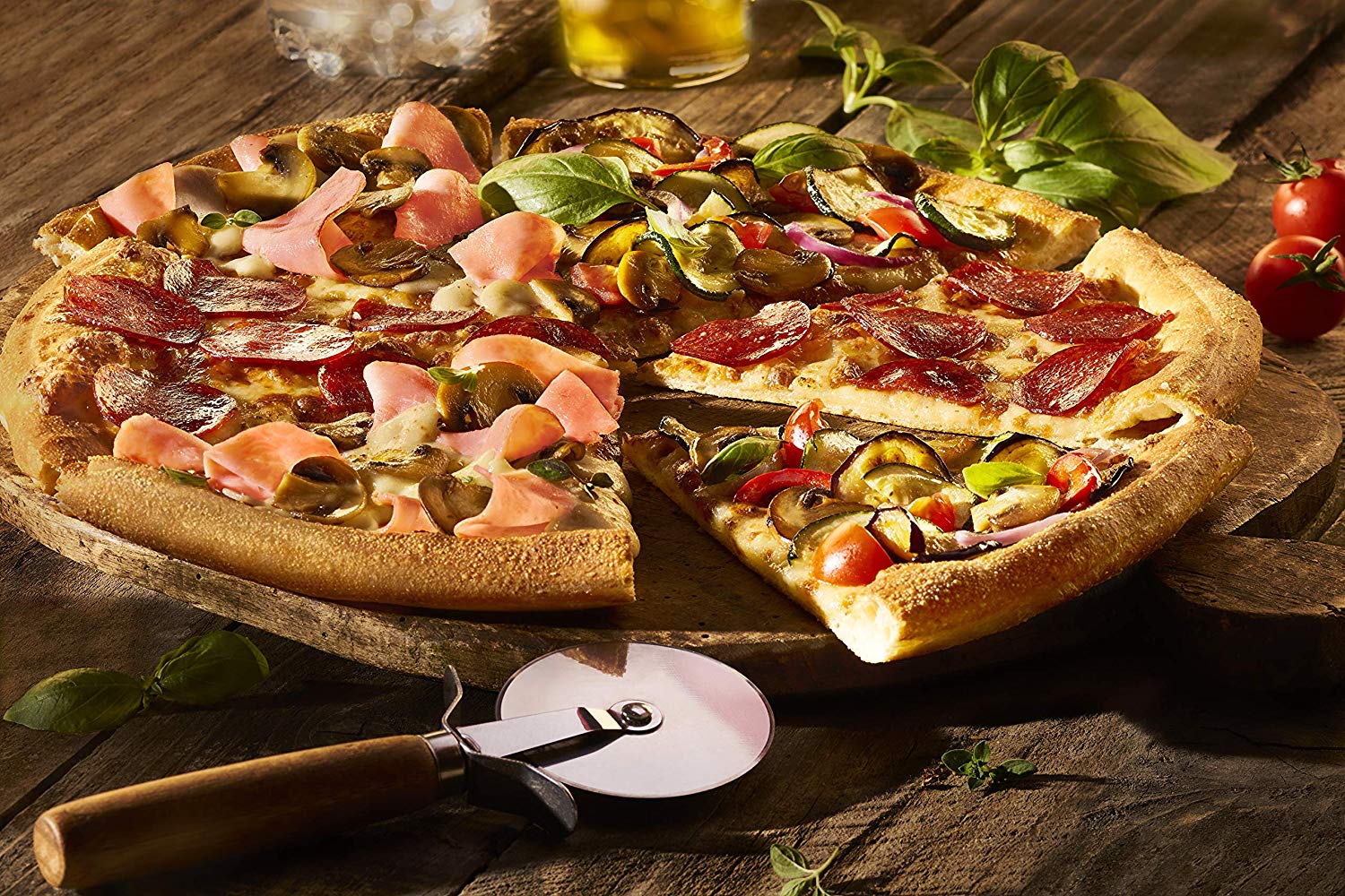 KitchenCraft World of Flavours Pizza Cutter Wheel with Hand Carved Wooden Handle, Stainless Steel, 19.5cm (7.5'') - Image 2