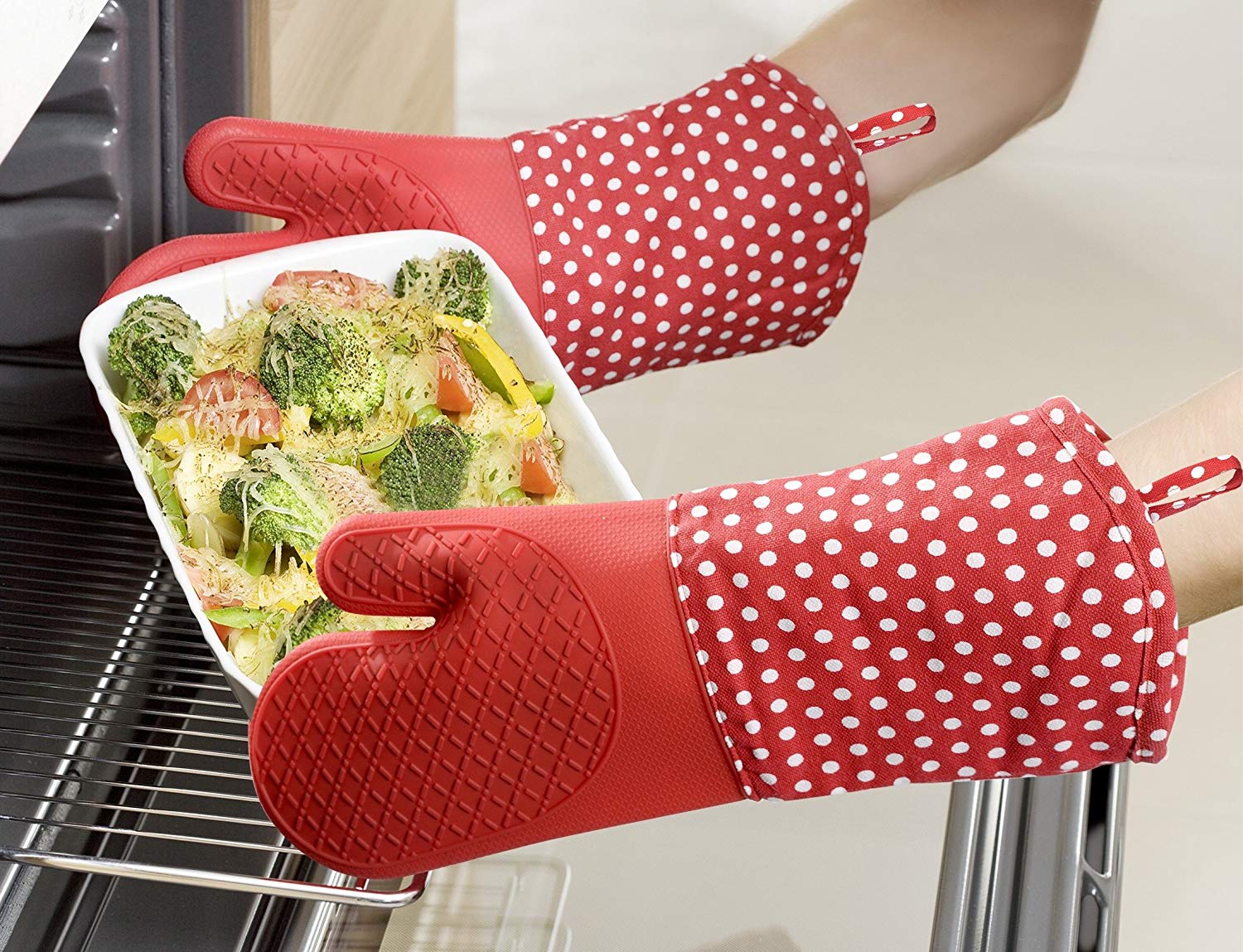 WENKO 2102168100 Oven gloves Silicone Red - 1 pair, Cotton, 18.5 x 3 x 37.5 cm, Red/White/Red - Image 4